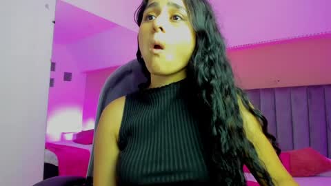 GISELLE ROLDAN online show from April 2, 8:06 pm