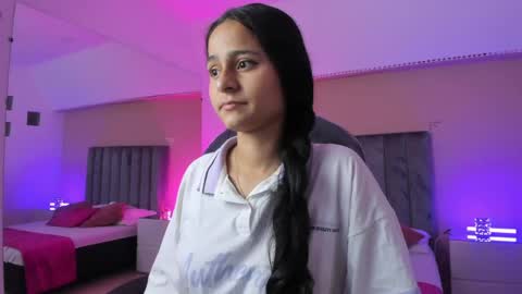 GISELLE ROLDAN online show from April 16, 12:28 pm