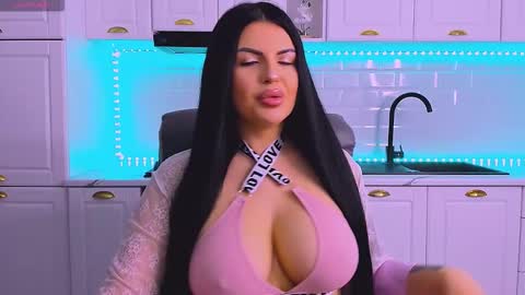 Snapshot of giulyalust chatting on February 23, 10:07 pm Giulia online show from February 23, 10:07 pm