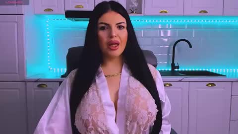 Snapshot of giulyalust chatting on February 24, 10:19 pm Giulia online show from February 24, 10:19 pm