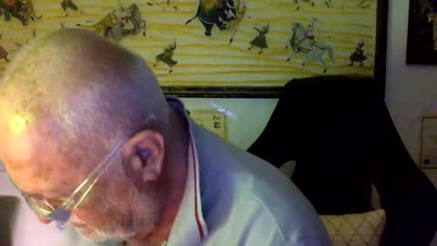 giutomma930394 online show from May 26, 9:33 pm