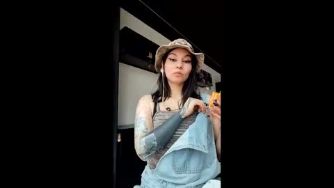 Snapshot of give_me_orgasms chatting on December 21, 4:36 pm Nice to meet you my name is Heyli online show from December 21, 4:36 pm