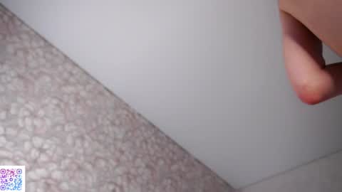 Snapshot of glennabardy chatting on December 23, 12:57 am Sandra online show from December 23, 12:57 am