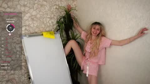 Snapshot of glennabardy chatting on February 1, 6:51 pm Sandra online show from February 1, 6:51 pm