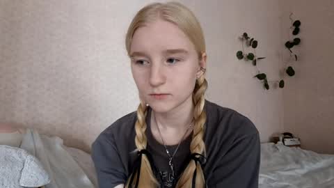 Laura online show from May 26, 5:14 am