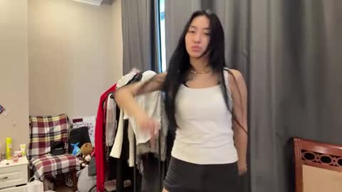 Mia online show from April 4, 11:18 am