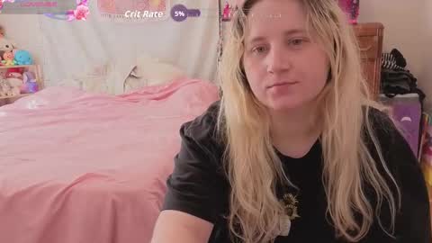 Snapshot of glitchwitch chatting on December 5, 4:47 pm Glitch online show from December 5, 4:47 pm