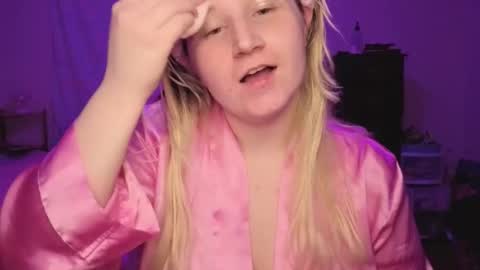 Snapshot of glitchwitch chatting on February 5, 11:59 am Glitch online show from February 5, 11:59 am