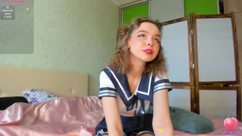 Snapshot of glitchy_doll chatting on April 24, 4:15 am Sara online show from April 24, 4:15 am