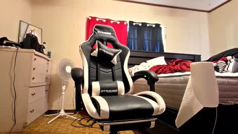 glomightyj online show from March 22, 10:02 pm