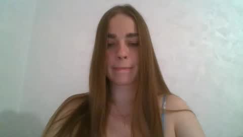 Snapshot of gloria954807 chatting on June 6, 8:24 pm gloria954807 online show from June 6, 8:24 pm