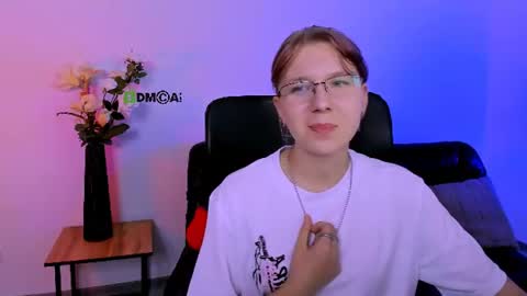 Snapshot of gloria_bubble chatting on June 12, 6:51 pm your dream online show from June 12, 6:51 pm