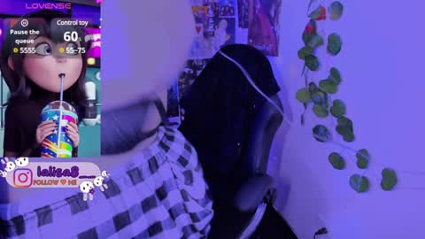 Snapshot of gloriette__ chatting on January 2, 8:39 am LALISA online show from January 2, 8:39 am