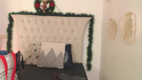 Snapshot of glory_shine chatting on January 6, 12:42 pm Glory online show from January 6, 12:42 pm