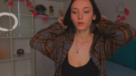 Mia online show from May 25, 6:41 am