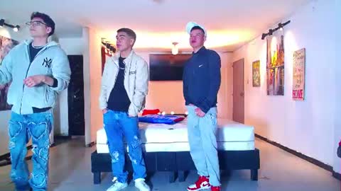 THOMAS AND DAMIAND online show from June 26, 5:12 am