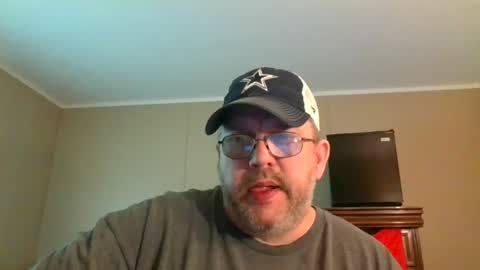 Snapshot of gobey33 chatting on July 9, 4:11 pm IDKIDCIDGAF online show from July 9, 4:11 pm