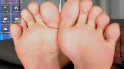 Snapshot of goddess_annabel_ chatting on June 25, 3:05 pm anna online show from June 25, 3:05 pm