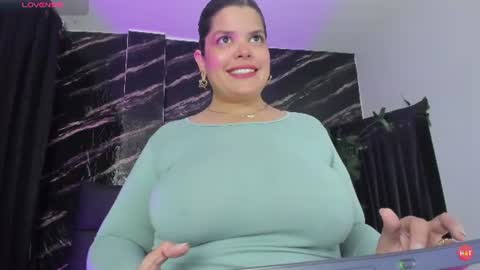 Snapshot of goddess_arethaozz chatting on July 2, 3:23 am Aretha online show from July 2, 3:23 am