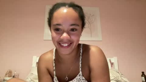 Snapshot of goddesselxo chatting on June 12, 8:41 pm Goddess L online show from June 12, 8:41 pm