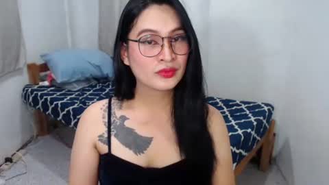 QUEEN JANE online show from May 8, 7:30 pm