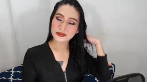 QUEEN JANE online show from May 9, 7:41 pm