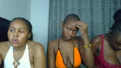 Snapshot of godess_lunah chatting on June 13, 5:33 pm godess_lunah online show from June 13, 5:33 pm