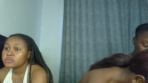 Snapshot of godess_lunah chatting on June 15, 10:50 am godess_lunah online show from June 15, 10:50 am