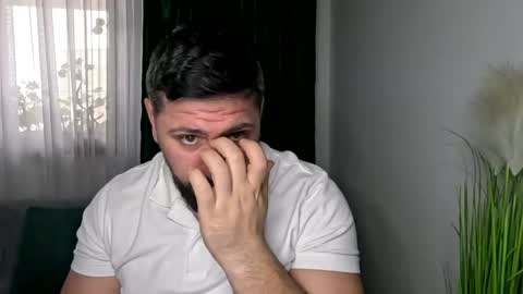 gold_alpha_boy online show from April 17, 7:33 am