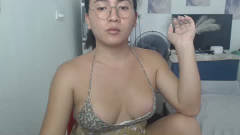 Snapshot of goldbella_ chatting on May 31, 4:20 am bella online show from May 31, 4:20 am