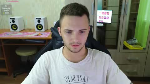 Golden boyyy21 online show from July 16, 4:46 pm