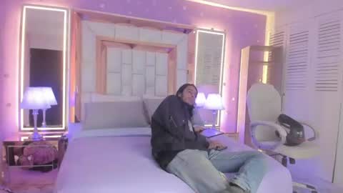 Snapshot of goldentemptation_ chatting on June 21, 2:19 pm goldentemptation_ online show from June 21, 2:19 pm