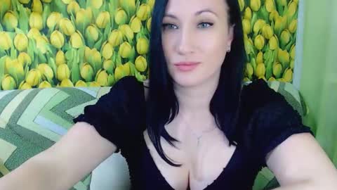 Snapshot of goldmoonn chatting on April 17, 3:15 pm goldmoonn online show from April 17, 3:15 pm