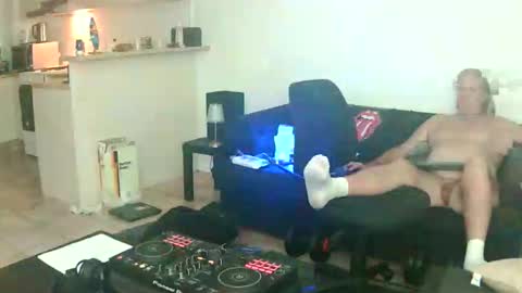 goldyguy011 online show from May 24, 6:35 pm