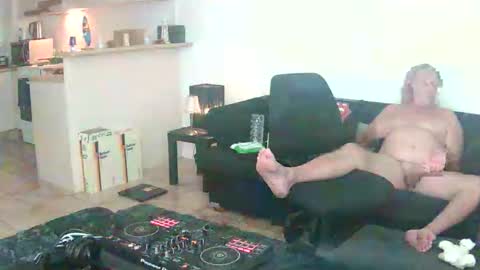 goldyguy011 online show from May 30, 8:55 am