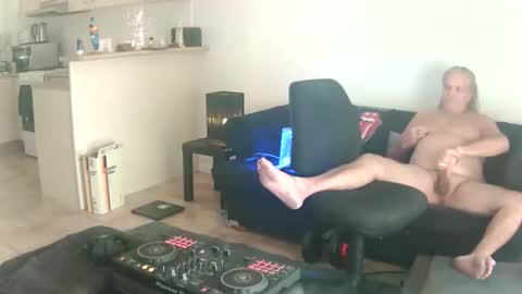 goldyguy011 online show from June 1, 2:02 am