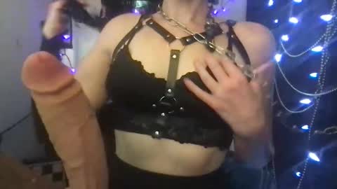 goldynsilvyrempress online show from May 31, 3:04 am