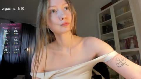 Snapshot of goodg_oddamn chatting on April 21, 5:36 am SOPHIE online show from April 21, 5:36 am