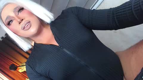 Snapshot of gorgeous_devilxxx chatting on January 13, 6:35 pm Samantha online show from January 13, 6:35 pm