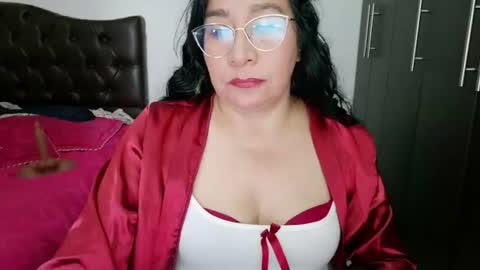 Snapshot of grace_mature_milf chatting on June 29, 11:27 pm grace_mature_milf online show from June 29, 11:27 pm