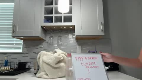 Gracie Smith online show from June 19, 6:34 pm