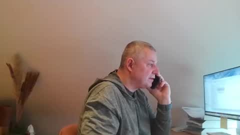 grau197077 online show from February 19, 9:38 am