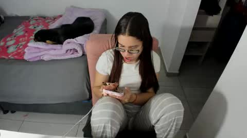 GreciaRuiz online show from April 12, 12:48 am