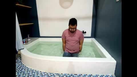 Snapshot of greybondage93 chatting on December 24, 8:16 pm Grey Hardy Slave online show from December 24, 8:16 pm