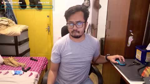 Snapshot of greybondage93 chatting on December 19, 3:41 pm Grey Hardy Slave online show from December 19, 3:41 pm