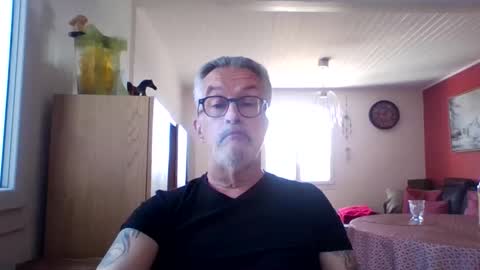 Snapshot of grybear60 chatting on March 31, 10:48 am Grybear online show from March 31, 10:48 am