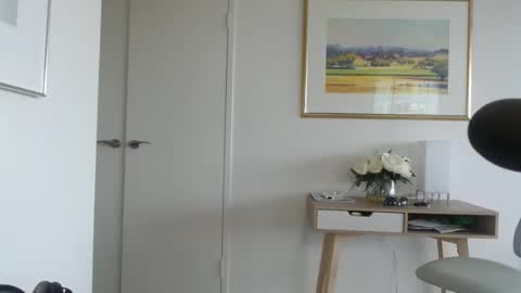 gstring_aussie_phil online show from February 18, 3:24 am