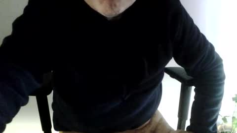 Snapshot of guide2 chatting on March 7, 2:14 pm Dislove online show from March 7, 2:14 pm