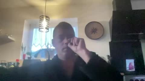 guil0 online show from October 5, 9:40 am