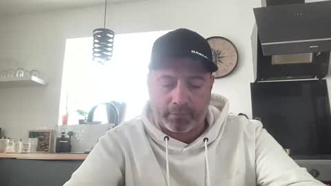 guil0 online show from February 3, 2:33 pm